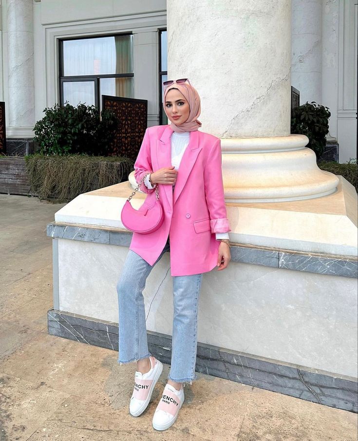 Pink And Off White Outfit, Pink Blazer Hijab Outfit, Pink Jacket Outfit Hijab, Fushia Pink Outfit, Pink Blazer Outfits For Women, Hot Pink Shirt Outfit, Hijab Fashion Casual Muslim Outfit Ideas, Orange Blazer Outfits, Pink Jacket Outfit