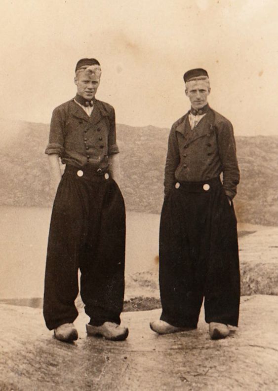 Dutch guys in traditional Volendam worker pants French Traditional Clothing Men, Dutch Men, Men In Traditional, Traditional Pants, Americana Vintage, Photography Series, Stunning Photography, Moda Vintage, Two Men