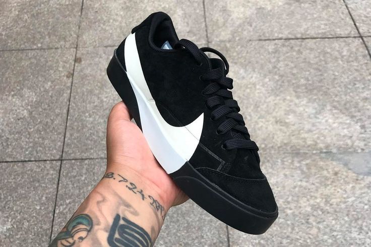 Nike Blazer City Low XS Oversized Swoosh Reveal Black White Teaser Info Big Sneaker Outfits, Sneaker Trend, Kicks Shoes, Blazer Low, Streetwear Mode, Tomboy Outfits, Adidas Sneaker, Adidas Outfit, Stylish Mens Outfits