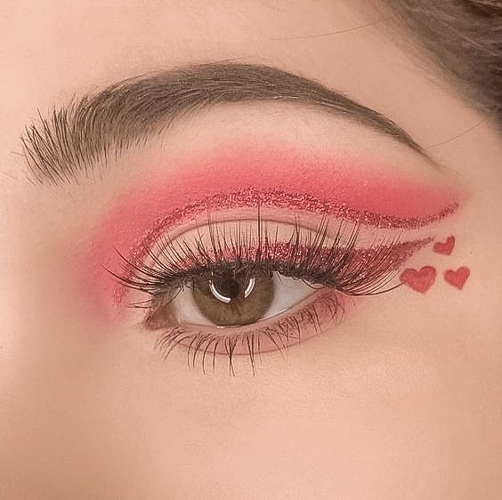 Pink Valentine’s Day Makeup, V Day Makeup Looks, Valentine’s Day Make Up Looks Simple, Interesting Eye Makeup, Valentines Eyeliner, Valentine Makeup Ideas, Valentines Day Makeup Simple, Valentines Makeup Ideas Simple, Valentine’s Day Make Up Looks