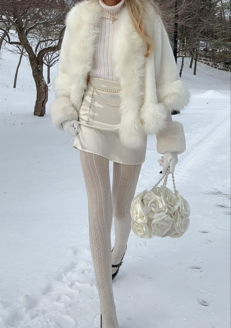 Winter Dress Aesthetic Vintage, White Cable Knit Tights Outfit, City Winter Aesthetic Outfit, Vail Colorado Winter Outfits Dinner, Classy Feminine Outfits Winter, Russian Winter Aesthetic Outfit, Cute Korean Fashion Winter, Angelic Aesthetic Outfit, Monochrome White Outfit