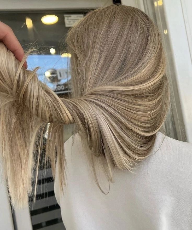 Cool Tones Blonde, Ashy Beige Blonde Hair, Hairdressing Aesthetic, Blonde Hair 2024, Rich Blonde, Beachy Balayage, Minimalistic Wedding Dress, Blonde Hair Goals, Beige Blonde Hair