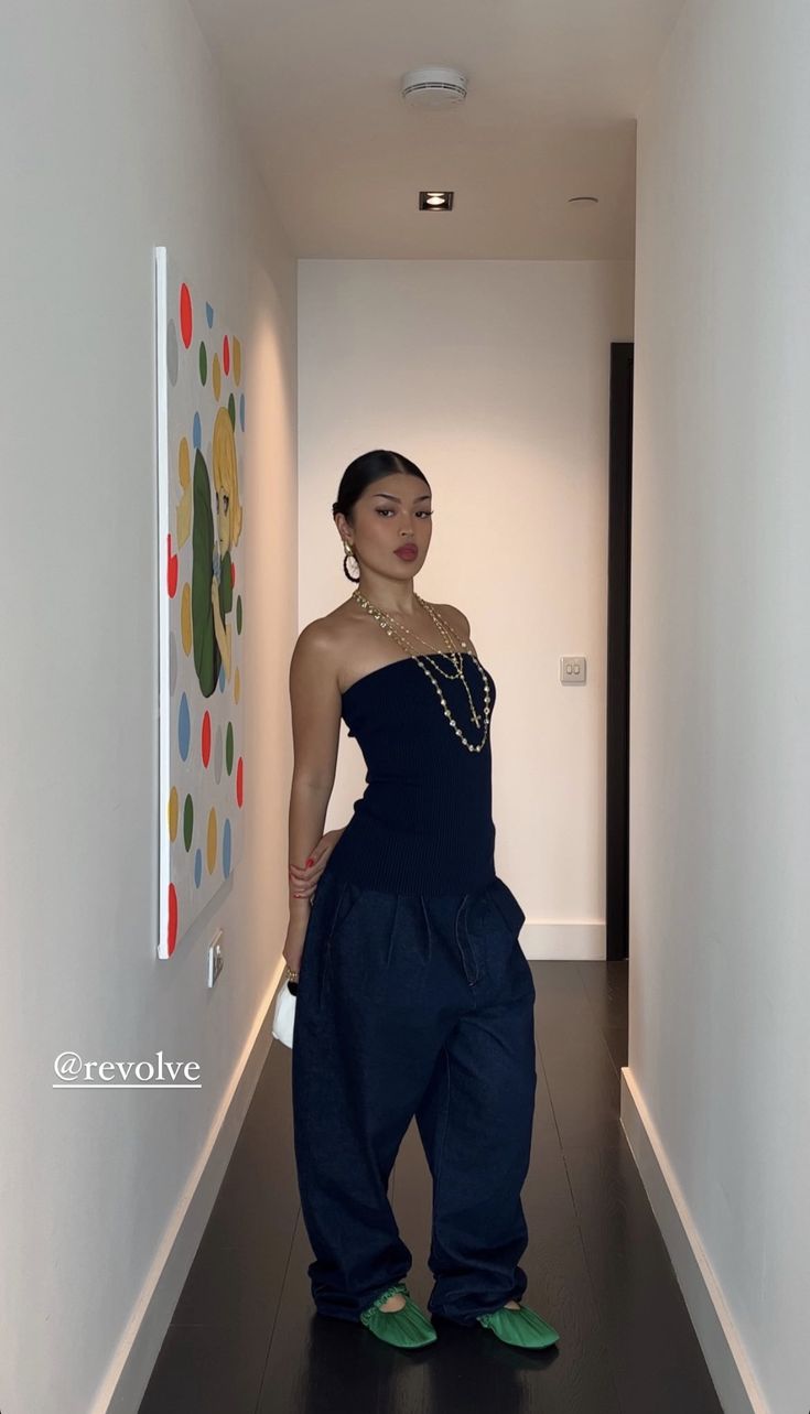 Koleen Diaz Aesthetic, Koleen Diaz Outfits Summer, Koleen Diaz Outfits, Jeans Tube Top, Koleen Diaz, Slick Back Hair, It Girl Outfit, Tube Top Outfits, Slick Back