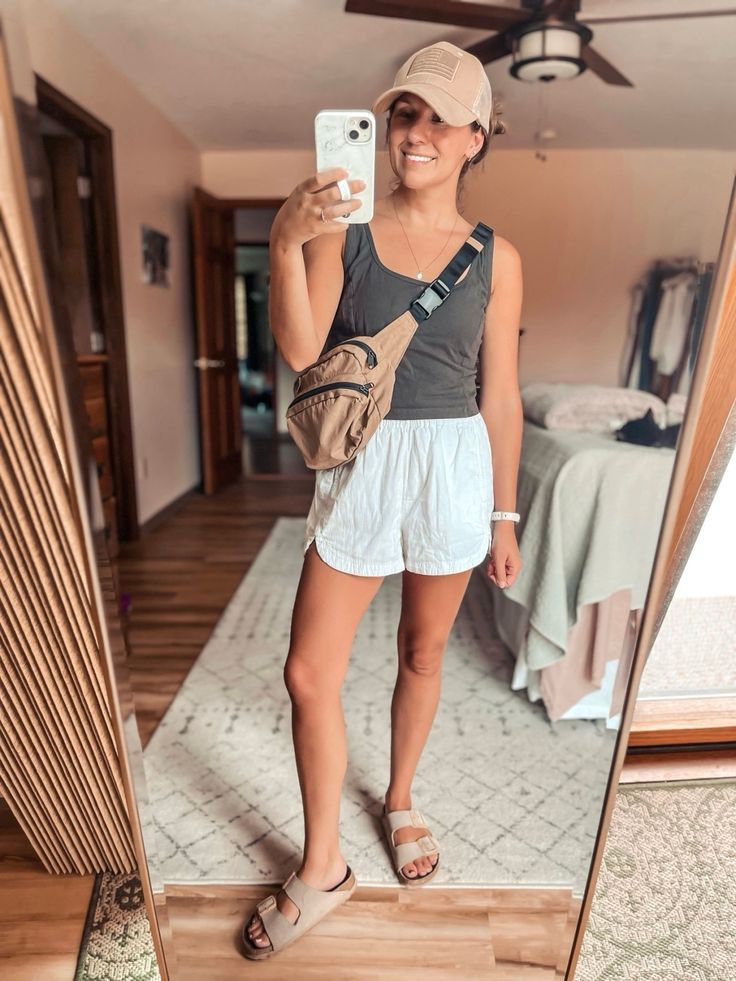 Outfits For The End of June – Marissa Wears an Outfit White Linen Shorts Outfit, Birkenstock Summer Outfit, Tan Birkenstocks, Birkenstock Summer, Mom Style Spring, Linen Shorts Outfit, 2025 Wardrobe, Boxer Shorts Outfit, Casual Shorts Outfit