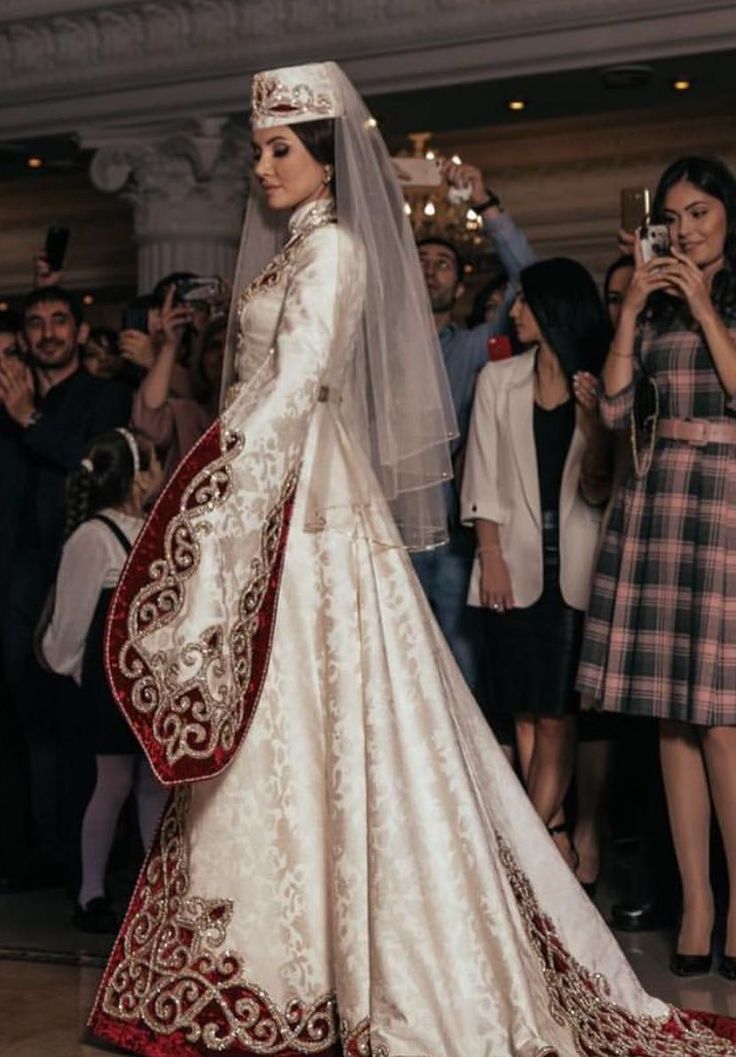 Traditional Armenian Wedding Dress, Armenian Wedding Dress, Turkish Wedding Dress, Armenian Wedding, Trajes Kylie Jenner, Wedding Dress Flowy, Aline Wedding Dress, Long Sleeve Wedding Dress Lace, Turkish Fashion