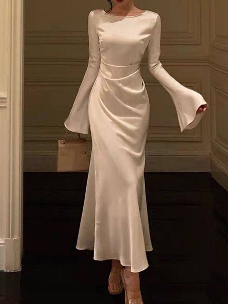 Prom Dress W Sleeves, Evening Midi Dresses Elegant, Cold Weather Wedding Guest Dress, Long Sleeve Modest Dresses, Elegant Winter Dresses Classy, Guest Wedding Dress Winter, Modest Party Outfit, Fancy Dresses Classy, Modest Graduation Dress