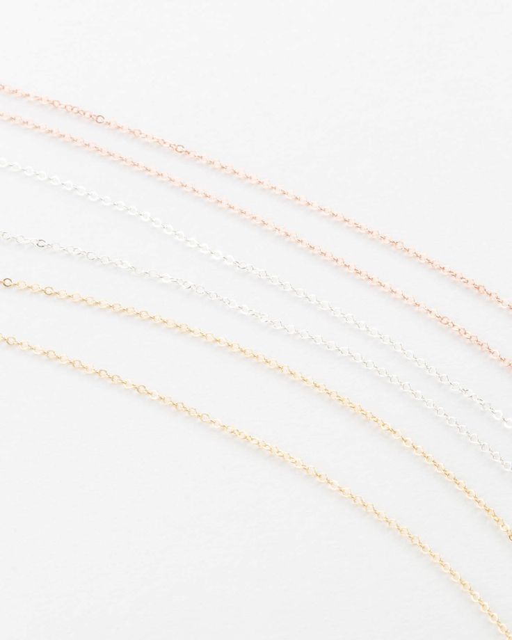 It’s the chain that you don’t take off. Classic, and always in style. Real Gold Necklace, Dainty Chain Necklace, Delicate Pendant, Dainty Chain, Necklace Simple, Gold Chain Necklace, Simple Necklace, Silver Rose Gold, Gold Gold