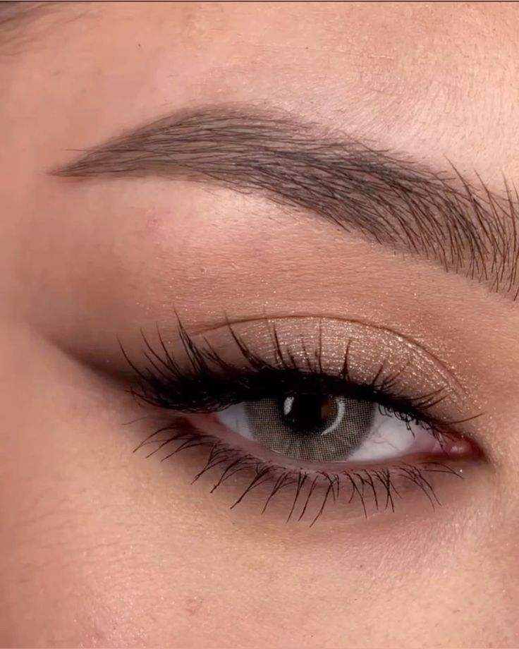 Simple Smokey Eyeliner, Eye Makeup Aesthetic Natural, Glam Eyeliner, Ideal Makeup, Prom Eye Makeup, Eye Makeup Styles, Cute Eye Makeup, Formal Makeup, Makeup Artist Tips