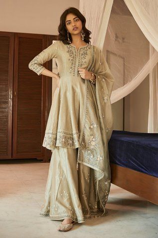 Shop for Matsya Green Chanderi Silk Embroidered Kurta Set for Women Online at Aza Fashions Gharara With Long Shirt, Long Shirts For Women Pakistani, Gharara Pants, Desi Dress, Short Kurta, Pakistani Wedding Outfits, Pakistani Fancy Dresses, Salwar Kamiz, Beautiful Pakistani Dresses