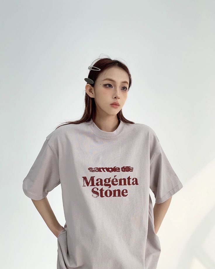 A short sleeve T-shirt that is both girly and casual.

A simple yet eye-catching design that is not too sweet.

A piece that can be worn with the best balance regardless of your body type.


◾️Model
Height/Weight: 162cm(63.7in)/45kg(99.2lb)
Try-on size: M







Cm
(inches)

Length
Chest
Shoulder
Sleeve Length


M
69(27.1)
116(45.6)
53(20.8)
21(8.2)


L
71(27.9)
120(47.2)
55(21.6)
22(8.6)


XL
73(28.7)
124(48.8)
57(22.4)
23(9.0)


2XL
75(29.5)
128(50.3)
59(23.2)
24(9.44) Basic Gray Short Sleeve T-shirt, Trendy Gray Short Sleeve Tops, Gray Graphic Tee With Short Sleeves, Casual Gray Short Sleeve Top, Gray Graphic Print Short Sleeve Tops, Gray Short Sleeve Graphic Tee Tops, Gray Short Sleeve Graphic Tee, Gray Short Sleeve Tops With Letter Print, Gray Short Sleeve T-shirt With Letter Print