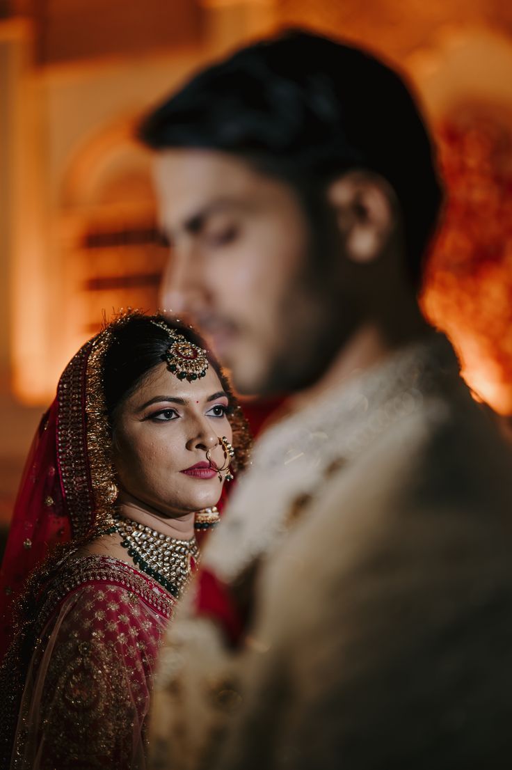 Couple Wedding Photoshoot Poses Romantic, Wedding Portrait Poses Couple Photography, Bride And Groom Photoshoot Indian, Indian Bride Groom Poses Photoshoot Ideas, Wedding Photos Couple Poses, Creative Bride Portrait, Couple Potrait Indian Wedding, Couple Poses Portrait, Bride Creative Photography