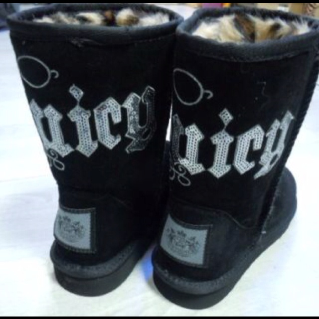 Juicy uggs with leopard fur inside.... WANT! Cheap Ugg Boots Outlet, Ugg Boots Sale, Uggs For Cheap, Ugg Boots Outlets, New Rock, Swag Shoes, Pretty Shoes, Dream Shoes, Purses Michael Kors