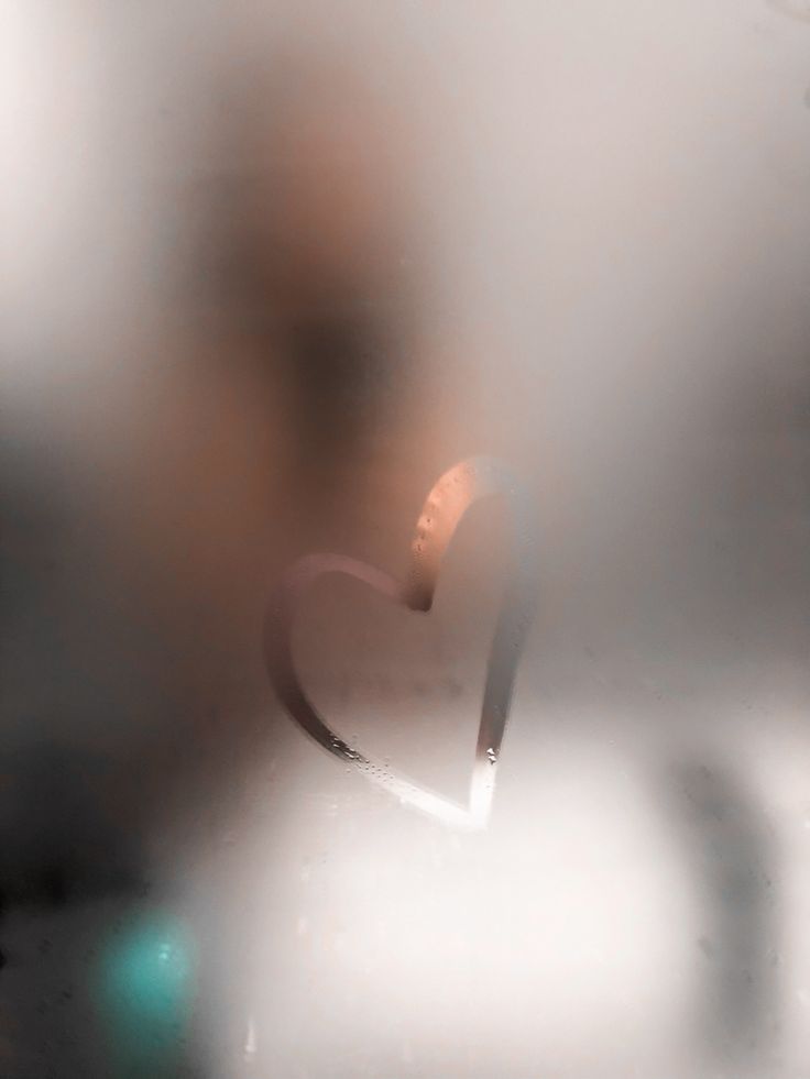 a blurry image of a heart shaped object