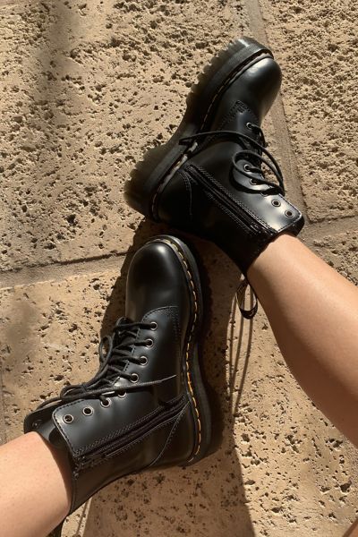 Dr Martens Aesthetic, Combat Boots Aesthetic, Hipster Shoes, Dr Martens Jadon, Martens Style, Dr Shoes, Estilo Indie, Shoe Inspo, Combat Boot