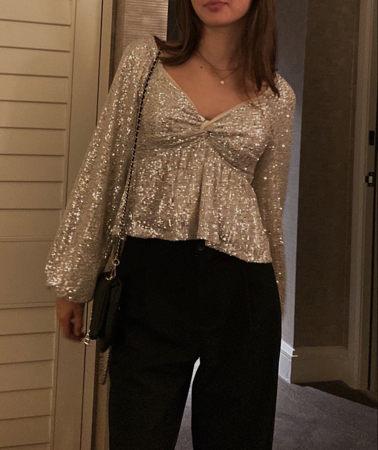 Glitter Top Outfit Party, Sparkle Top Outfit, Sparkly Top Outfit, Star Girl Aesthetic Outfits, Glitter Tops Outfit, Partywear Outfits, Glittery Outfits, New Year Outfit, Glitter Outfit