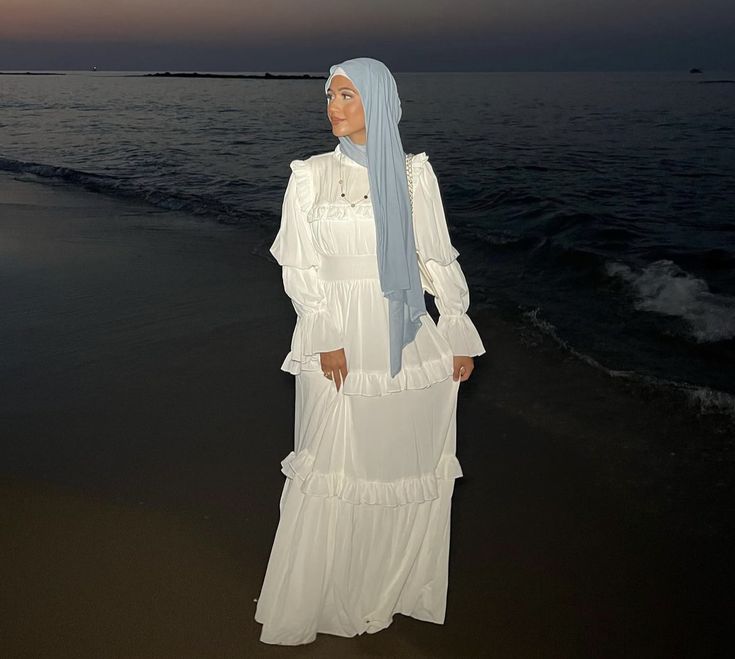 Hijabi White Dress, White Dress Hijab, Bandana Hairstyles For Long Hair, Modest Outfits Muslim, Hijab Fashion Summer, Estilo Hijab, Stile Hijab, Hijabi Outfit, Hijab Style Tutorial