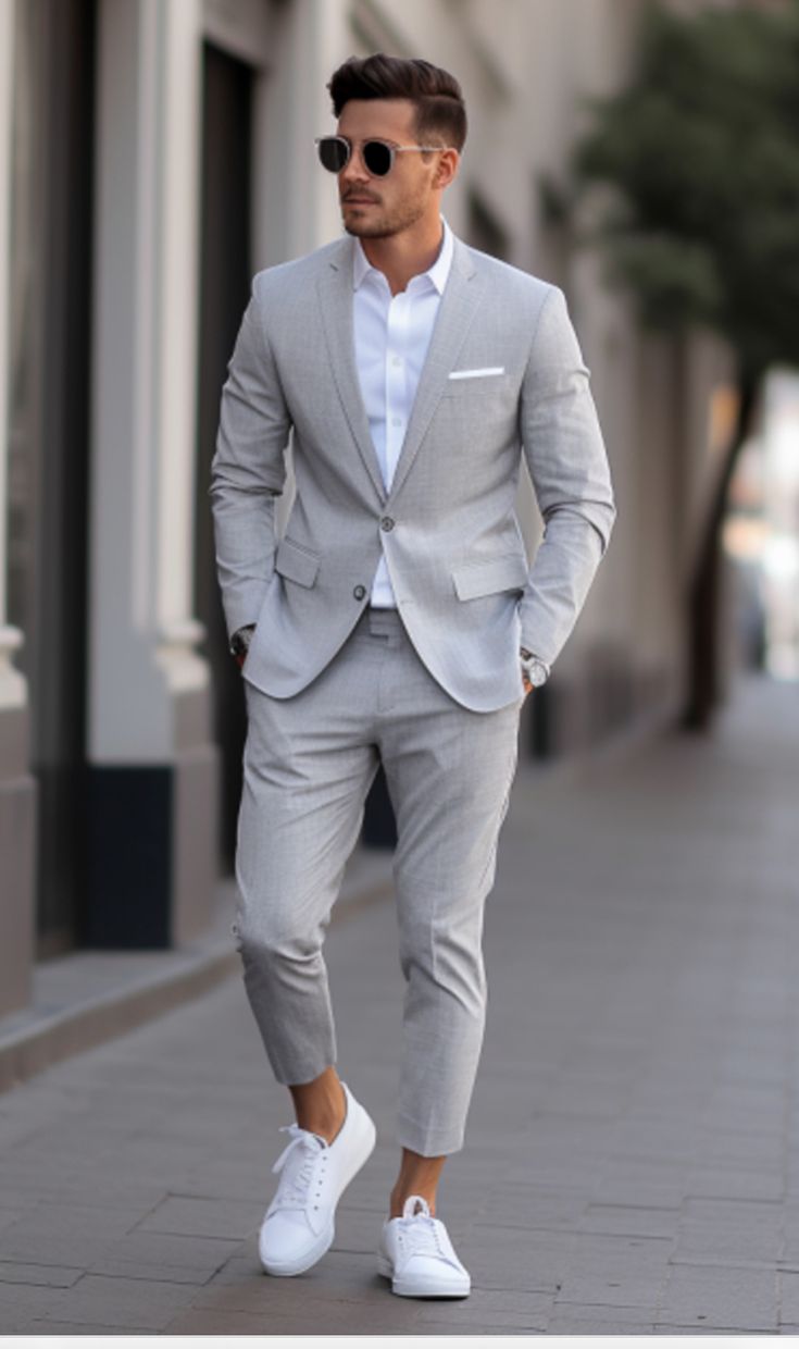 Men Vest Outfits, Suits And Sneakers, Men's Formal Wear, Old Money Fashion, Stylish Mens Suits, Mens Smart Casual Outfits, Blazer Outfits Men, Mens Business Casual Outfits, Money Fashion