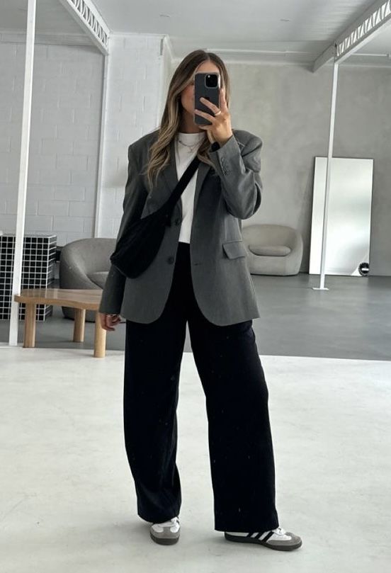 Female Blazer Outfit Casual, Design School Outfit, No Make Up Outfit, Black Rollneck Outfits, Street Buisness Casual, Business Casual Sporty Outfits, Trouser And Boots Outfit, Smart Autumn Outfits, Cloth Pants Outfit