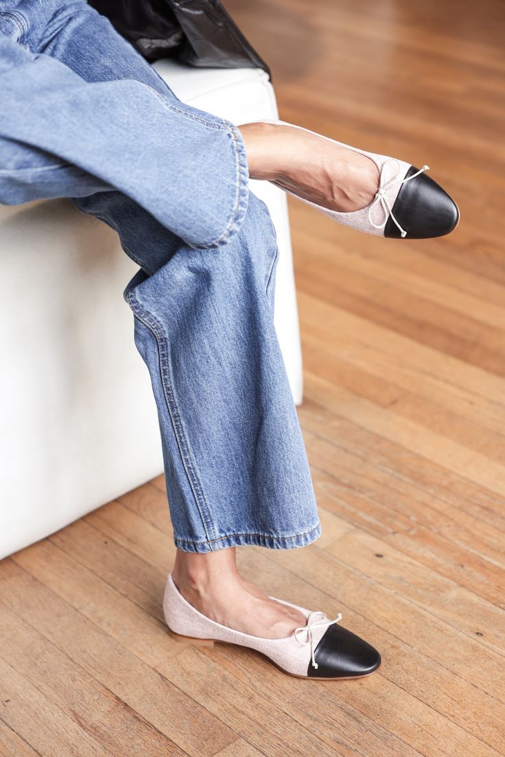 The Como, our classic ballerina flat, has a longer toe box and a slim shape that elongates the legs to perfection. The low-stacked heel is comfortable for everyday wear, and a cotton bow adds a pretty, feminine touch. Note: This Como has the new, extra-soft backs. Made with premium Italian leather or printed suede Leather lining Lightly padded insole 0.5” leather heel Leather sole with removable plastic Molds with wear Handcrafted in Italy Fit Notes: The new Como features soft backs; for narrow