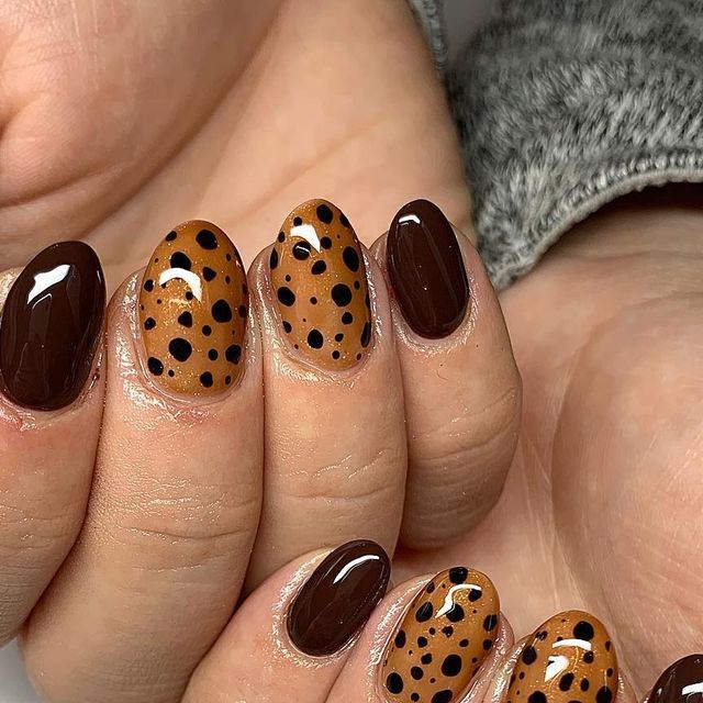 Learnah Starbuck on Instagram: "Cheetah nails... I think that’s what you’re calling them? 🙈 I LOVE THEM. Deffo need to do more of these too. Thank you please. Lots & lots of these. 😍 Can you see the twinkle of @the_gelbottle_inc Juliet biab poking through? 🙊 also using chocolate, glass yellow & jet black. ❤️ inspired by @nailenvy.xo & @nailditbylauren" Color Cheetah Nails, Geeky Nails, Cheetah Print Nails, Cheetah Nails, Leopard Print Nails, Leopard Nails, Animal Print Nails, Trendy Nail Art, Fabulous Nails