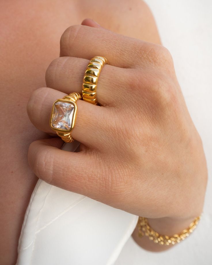 Gold Vintage Style Crystal Stone Ring Gold Plated Stainless Steel Crystal Stone Stainless Steel Texture, Gold Jewelry Aesthetic, 2024 Jewelry, Faberge Jewelry, Nails Jewelry, Ring Crystal, Model Shoot, Hot Jewelry, Nail Jewelry