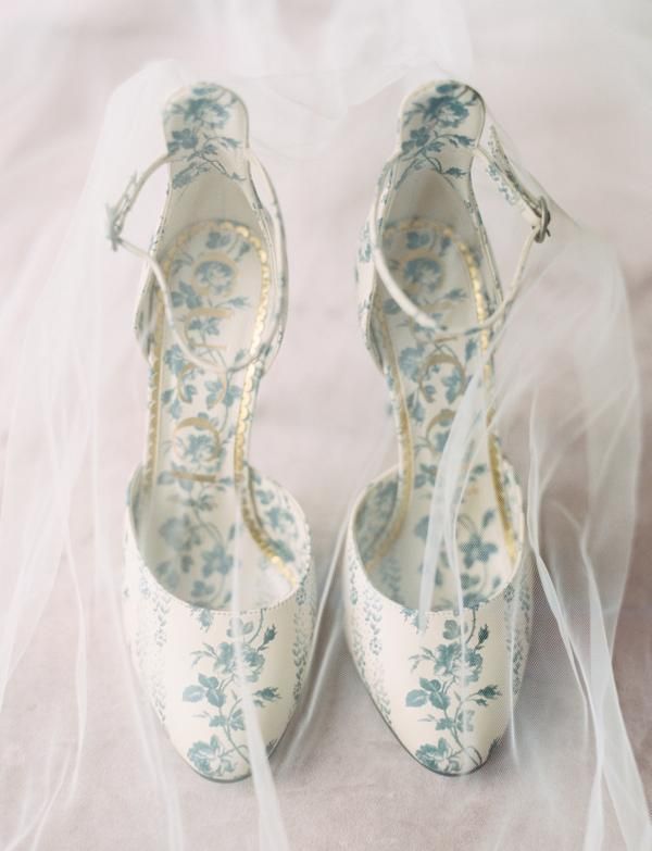 IvyRio Kasut Pengantin, Mode Ulzzang, Dr Shoes, Aesthetic Shoes, Pretty Shoes, Dream Shoes, Marie Antoinette, White Shoes, Beautiful Shoes