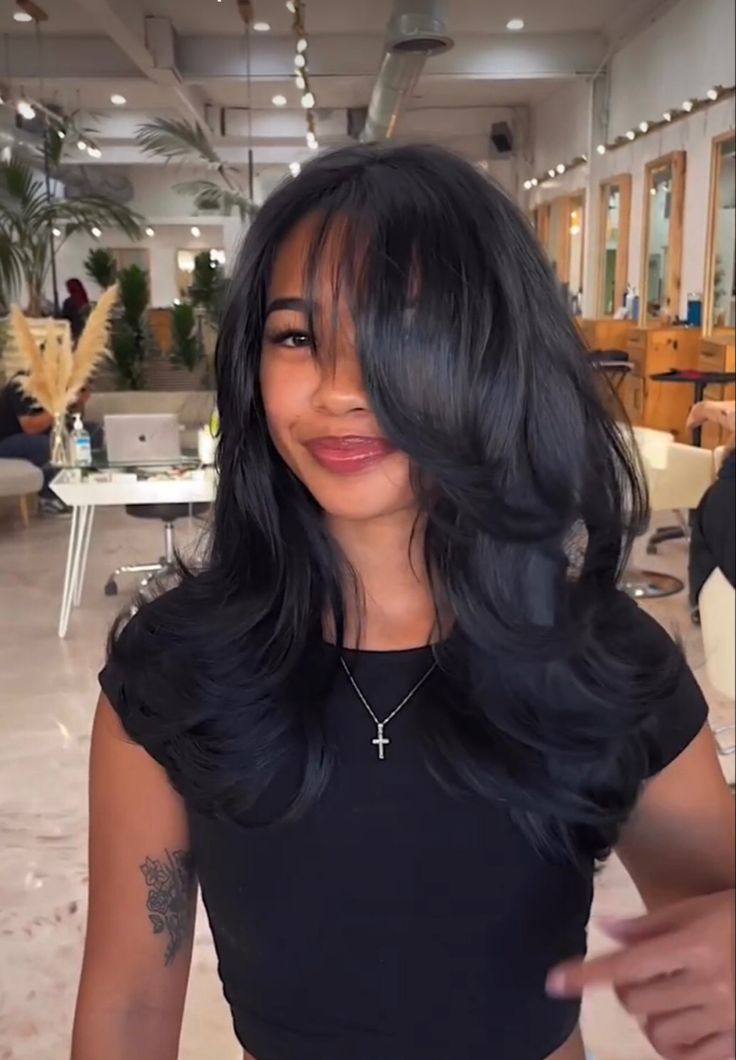 Haircut Styles Shoulder Length, Balayage Hair Natural Curls, Black Women Layers Hairstyles, Vintage Haircut Women Long, Black Haircut Women Long, Medium Black Layered Hair, Long Bangs Black Women, Black Hair Blowout Styles, Black Hair Layers Curtain Bangs