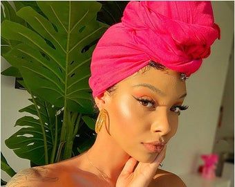 Pink Headwrap, Headwrap Hairstyles, Ladies Scarf, Towards The Sun, Head Wrap Styles, Hair Up Or Down, Hair Scarf Styles, Mode Turban, Head Scarf Styles