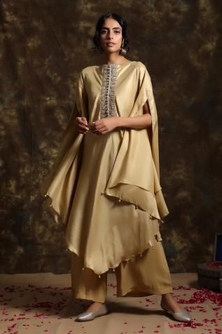 Shop for Kanika Sharma Gold Silk Kaftan Tunic And Palazzo Set for Women Online at Aza Fashions Kaftan Set, Dabka Work, Kaftan Tunic, Embroidered Kaftan, Set Saree, Kaftan Style, Islamic Dress, Palazzo Set, Silk Kaftan