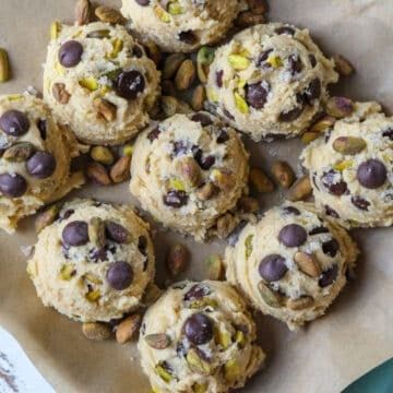 a bunch of cookies sitting on top of a piece of paper