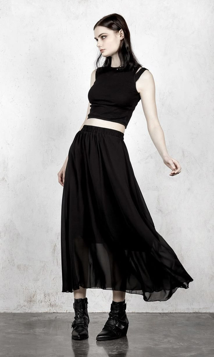 Black Maxi Skirt Outfit, Layered Maxi Skirt, Black Skirt Outfit, Goth Skirt, Black Skirt Outfits, Summer Goth, Long Skirt Outfits, Maxi Skirt Outfits, Alternative Outfits