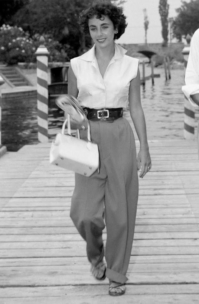 1950s Casual Outfits, 1950s Fashion Women Casual, 1950s Fashion Casual, Elizabeth Taylor Style, Style Oversized Sweater, 50s Outfit, 1950s Casual, Forties Fashion, Casual Fashion Style