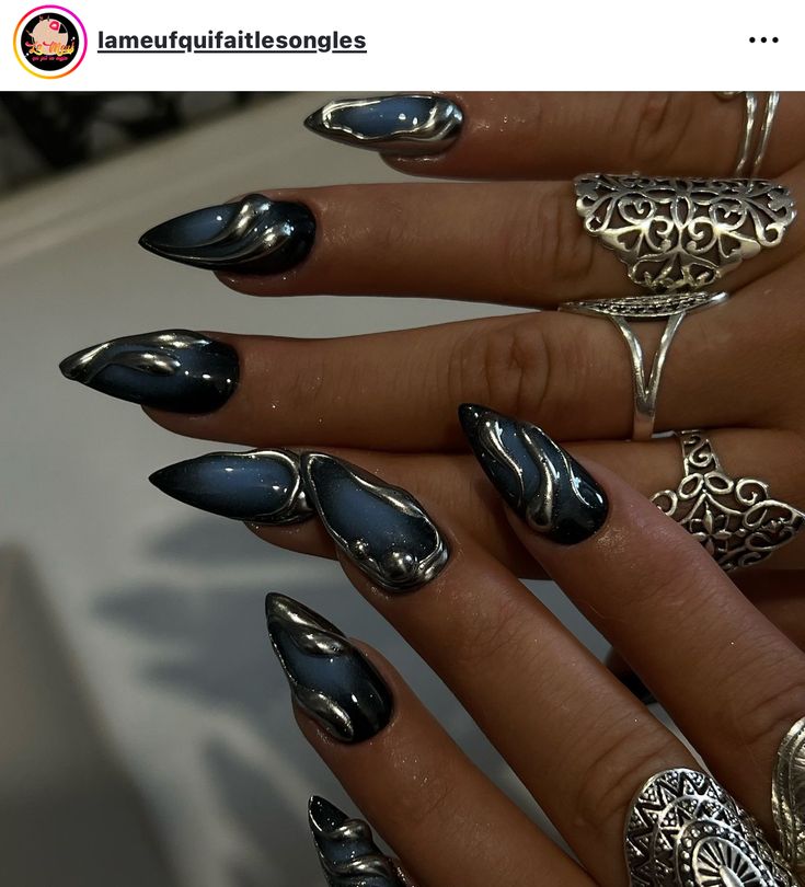 Nail Inspo Summer Black, Cyberpunk Nails Black, Black Mermaid Nails, Nail Design Cat Eye, Dark Nails With Design, Dark Manicure Ideas, Siren Nails Dark, Dark Mermaid Nails, Dark Nail Designs Gothic