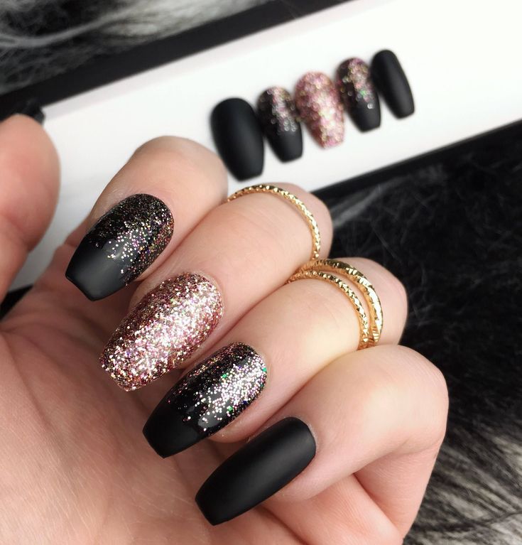 Dark Color Nails, Black And Rose Gold, Gold Glitter Nails, Gold Nail, Rose Gold Nails, Black Nail Designs, Nail Designs Glitter, Birthday Nails, Prom Nails