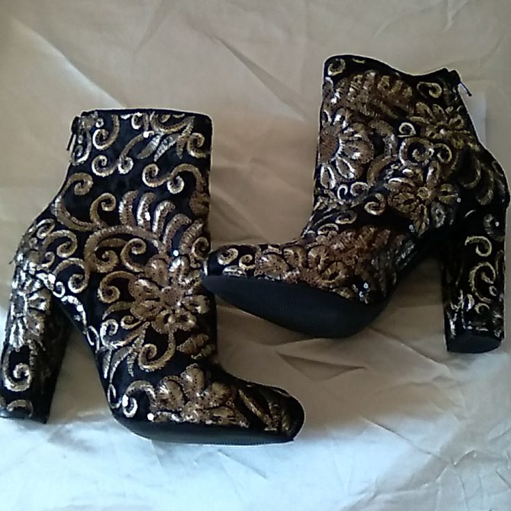 Boots Casual Ankle Boot Heeled Boots For Party, Casual Ankle Heeled Boots For Party, Casual Almond Toe Boots For Party, Casual Almond Toe Heeled Boots For Party, Casual Ankle Boots For Party, Round Toe Booties For Fall Parties, Casual Gold Ankle Boots, Gold Casual Boots For Party, Casual Gold Boots For Party