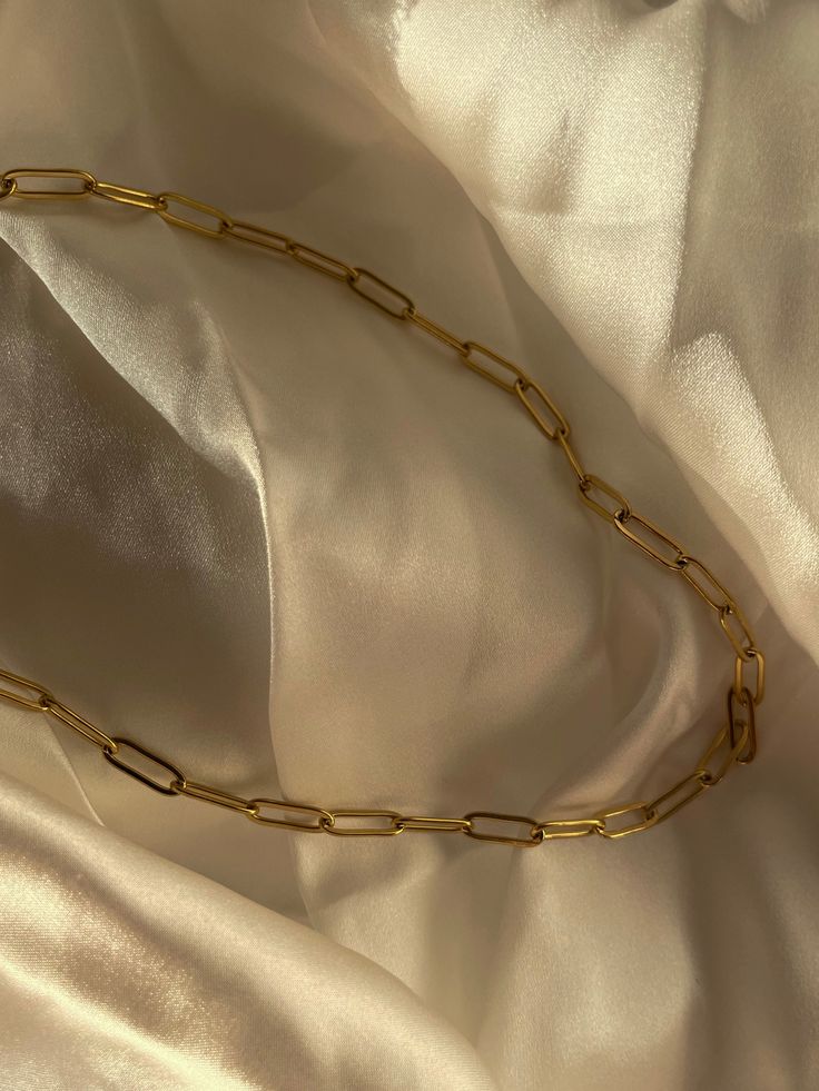 ⊙ 18K Gold Plated ✠ Stainless Steel ⧥ PVD Plated ⟡ Flawless Shine necklace length: 50CM (20 inches) In stock! Order today and receive your item in 2-3 business days. Gold Paperclip Chain Necklace For Formal Occasions, Formal Gold Paperclip Chain Necklace, Minimalist Gold Necklace With Rectangular Links, Classic Gold Necklaces For Everyday Wear, Gold Classic Everyday Necklace, Classic Gold Chain Necklace As A Gift, Classic Gold Necklace For Everyday Wear, Classic Gold Necklace With Paperclip Chain, Classic Paperclip Chain Necklace For Gifts