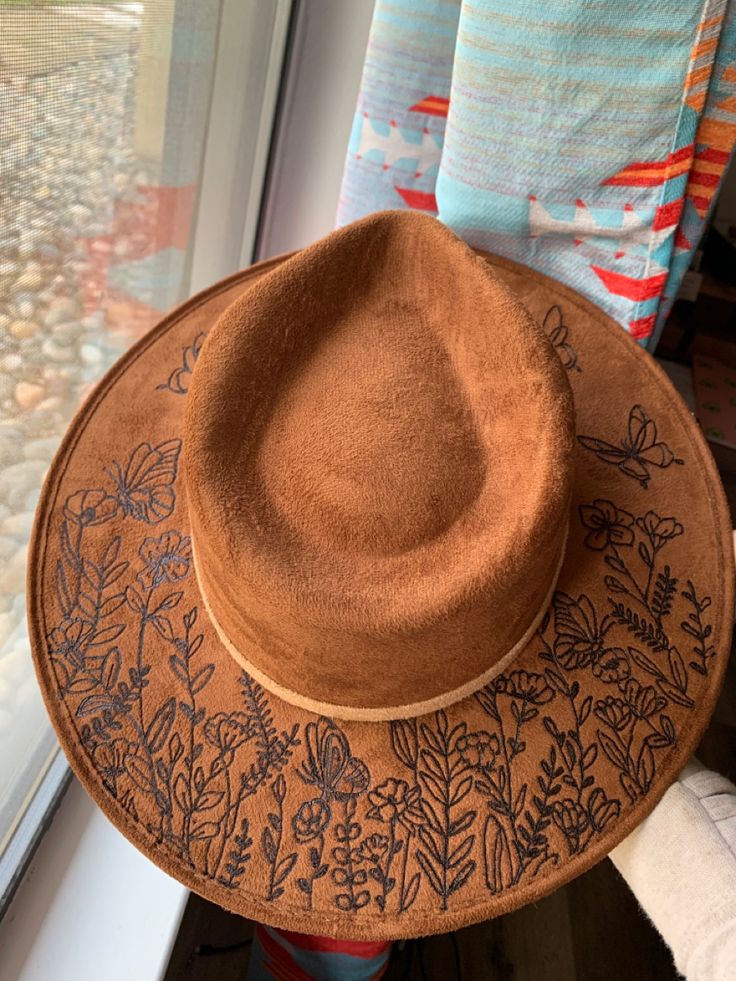 Wildflower Burned Hat, Wood Burning Felt Hats, Wood Burn Hat Design, Wood Burning Hat Ideas, Wood Burn Felt Hats, Burning Hat Designs, Wood Burning Hats, Wood Burned Hats, Burned Hats For Women