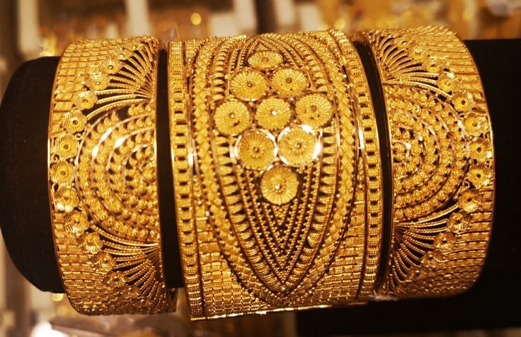 Nakshi Jewellery, Antique Gold Bangles, Gold Kangan, 22 Carat Gold Jewellery, Latest Indian Jewellery, Gold Bangles Indian, Unique Gold Jewelry Designs, Bridal Necklace Designs, Jewellery Bangles