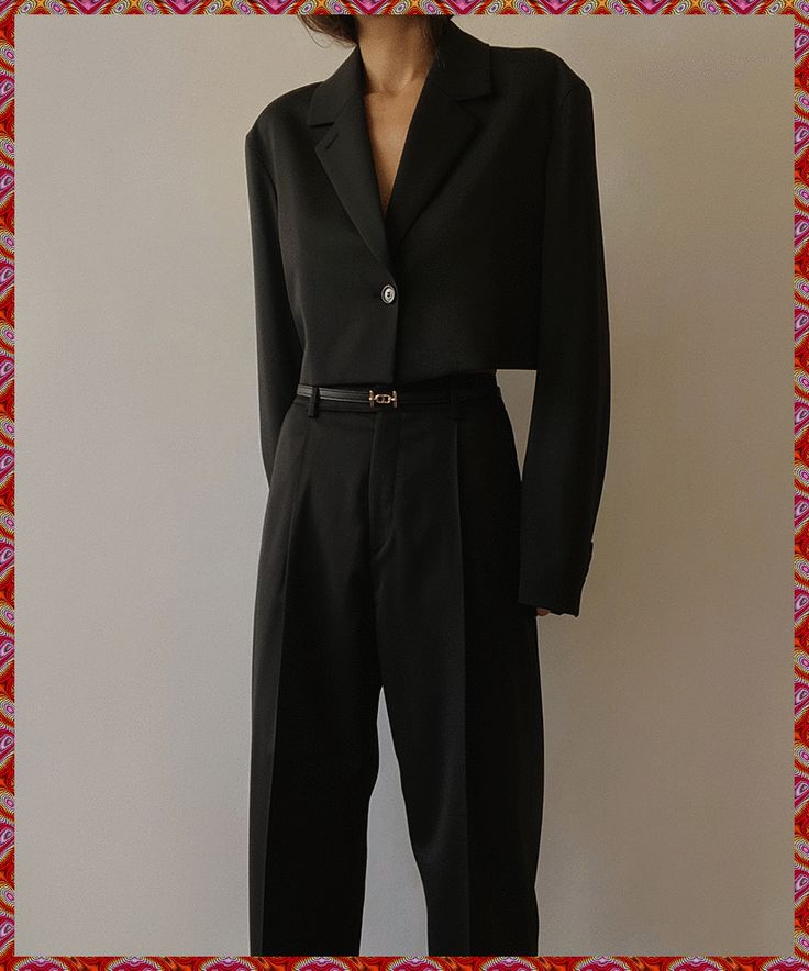 Cropped Suit Pants For Women, Black Crop Suit Outfit, Women Black Formal Outfit, Formal Attire Women Outfit Ideas, Black Formals Woman, Pants Suit Aesthetic, All Black Pantsuit, Cropped Womens Suit, Event Suit Women