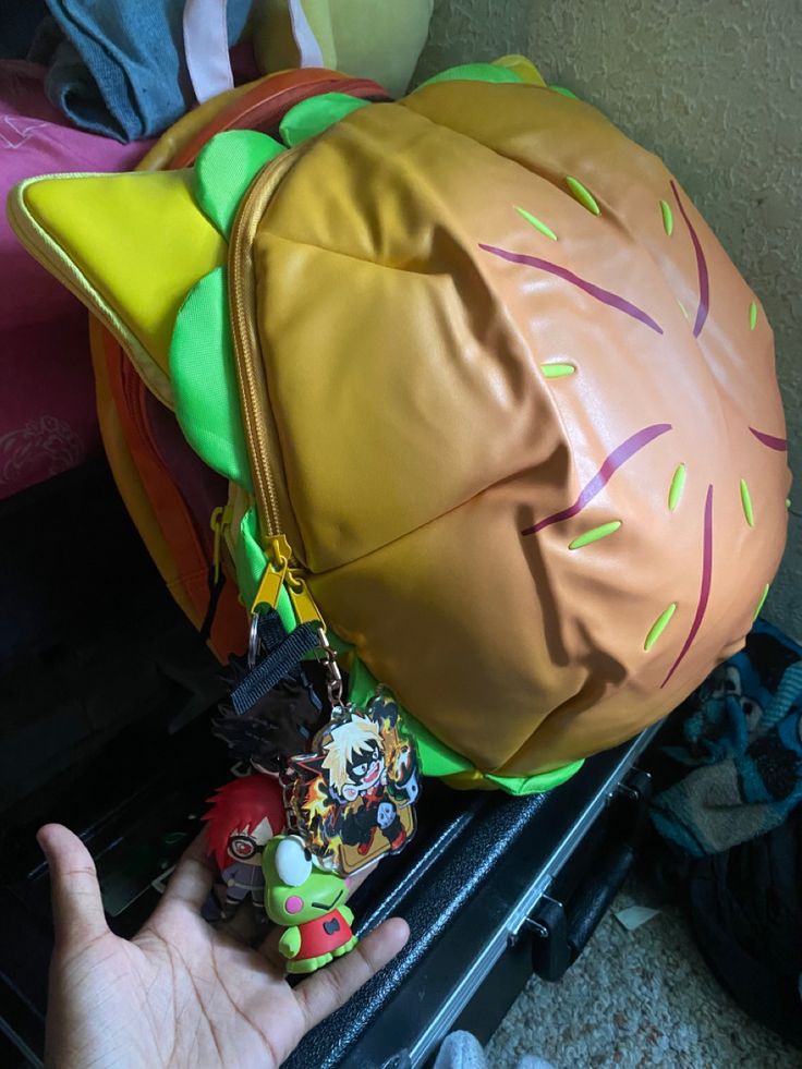 Chez buger Maximalist Backpack, Hamburger Backpack, Decorated Bag, Beaded Braclets, Decorated Bags, Kawaii Bags, Backpack Outfit, Unique Backpacks, Camping Aesthetic