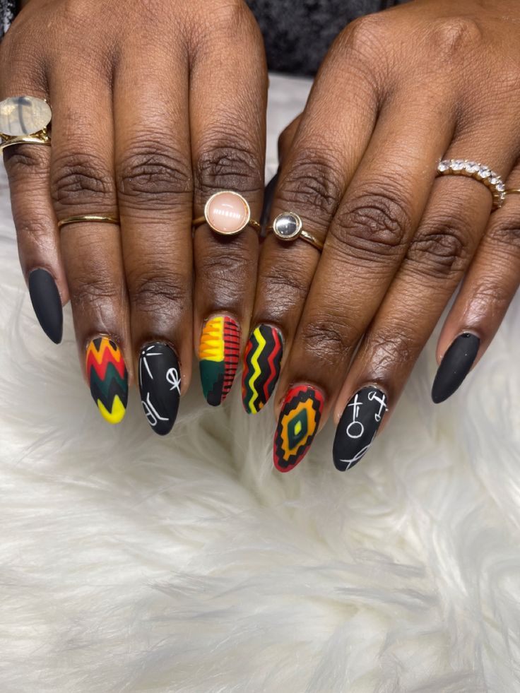 Kente Nails, Nigerian Nails Design, Kwanzaa Nails, Kwanzaa Nail Designs, Africa Nails, African Nails Design Black Women, Pan African Nails, African Nails, Nail Designs Juneteenth