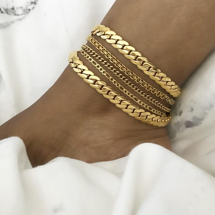 Anklet Season | Introducing the Flat Cuban Anklet worn with our best selling anklet styles - Micro Cuban, Figaro & Double Chain Link. ✨… Leg Chain, Coin Pendant Necklace, Gold Anklet, Casual Jewelry, Gold Bracelets, Do You, Anklet Bracelet, Anklet Jewelry, Shell Pendant