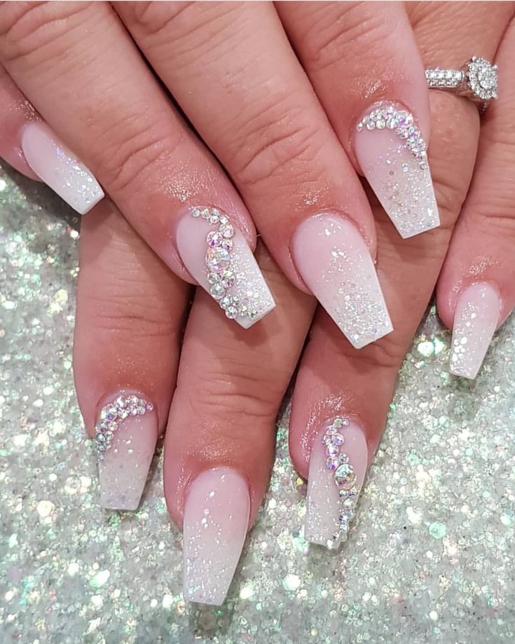 bling wedding nails Wedding Nail French Tip, Bling Wedding Nails, Nail Art Mariage, Ongles Bling Bling, Simple Wedding Nails, Wedding Acrylic Nails, Wedding Day Nails, Bridal Nails Designs, Wedding Nail Art Design