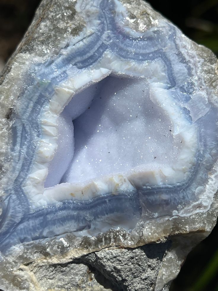 Beautiful Blue Lace Agate raw piece This high-grade Blue Lace Agate showcases gorgeous, vibrant colors within its thick banding patterns, complemented by sparkling crystals on the inside. The photos don't fully capture the remarkable sparkle, which is truly exceptional in person. These are Ethically sourced form Malawi weighs 626g and stands at 10cm X 9.5cm Blue Lace Agate is a gentle and soothing gemstone renowned for its tranquil, light blue hues and delicate, lace-like banding. It is said tha Crystal Vibes, Crystal Aesthetic, Raw Crystals, Pretty Rocks, Cool Rocks, Beautiful Rocks, Mineral Stone, Minerals And Gemstones, Rocks And Gems