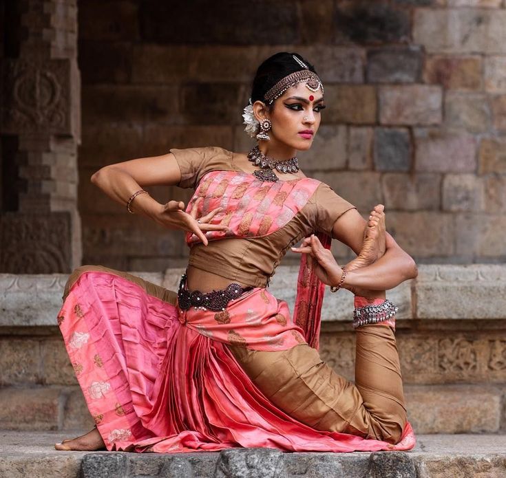 Rukmini Vijayakumar, Bharatnatyam Poses, Telugu Culture, Bharatanatyam Costume, Bharatanatyam Dancer, Indian Classical Dancer, Bharatanatyam Poses, Cultural Dance, Dance Pose