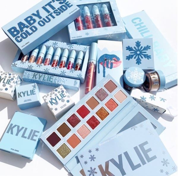 Cosmetics Christmas, Aesthetic Azul, Maquillaje Aesthetic, Baking Makeup, Kylie Makeup, Makeup Christmas, Beauty And Makeup, Kylie Jenner Makeup, Kylie Cosmetic