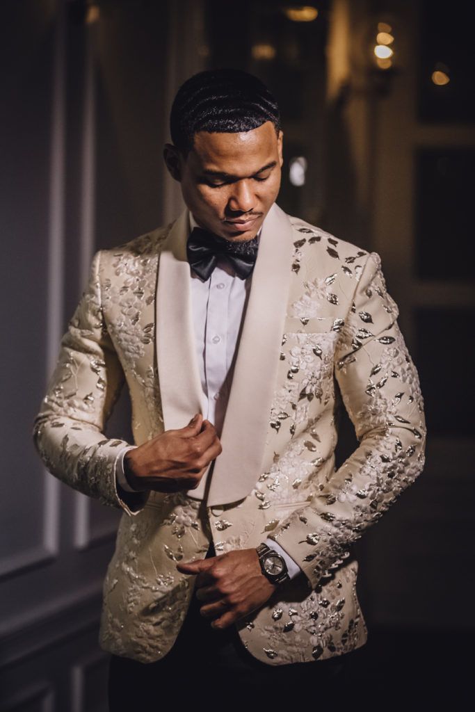 Cream And Gold Suits For Men, Gold Best Man Suit, Modern Suit Designs, Gold Wedding Suits For Men, Black Suit With Gold Accents, Black And Gold Suit, Tux Prom, Black Tuxedos, Wedding Suits Men Black