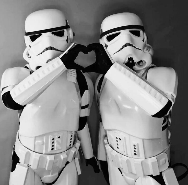 Stormtroopers showing some love. Star Wars Trooper, Star Wars Love, Star Wars Stormtrooper, Star Wars Wallpaper, Storm Trooper, Matching Wallpaper, Star Wars Images, Star Wars Pictures, Without Borders