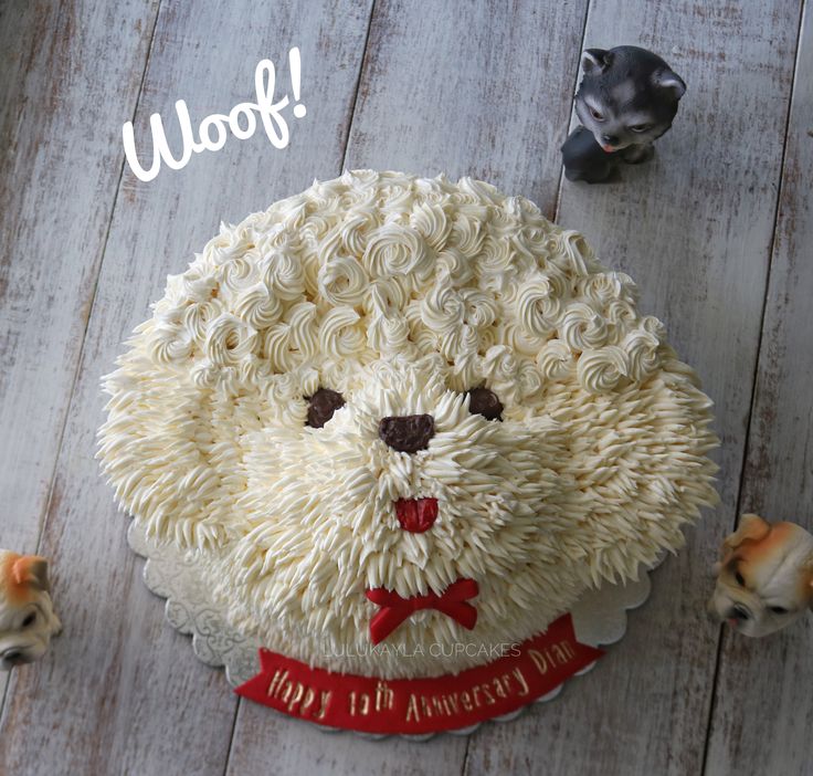 there is a cake made to look like a dog