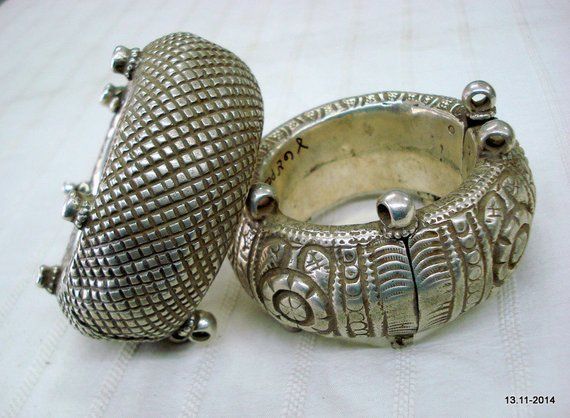 vintage antique collectible tribal old silver bracelet bangle authentic Antique Oxidized Bangle For Festivals, Traditional Antique Silver Bangle For Festivals, Antique Silver Bangle For Festive Occasions, Vintage Bangle For Rituals And Festivals, Traditional Heavy Antique Silver Bangle, Antique Silver Bangle For Festivals, Silver Vintage Bangle For Rituals, Vintage Silver Bangle For Rituals, Heavy Vintage Bangle For Rituals